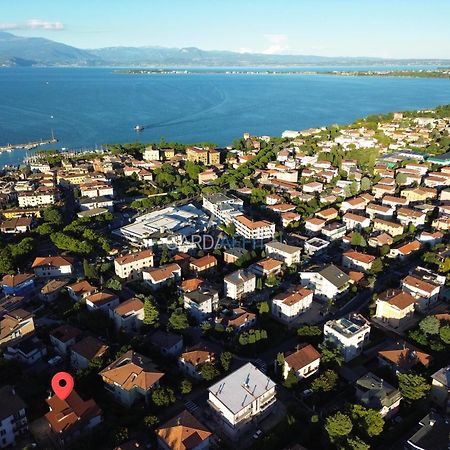 Ares Apartment - Vicino Al Lago Di Garda E Alla Stazione Treno Десенцано дел Гарда Екстериор снимка
