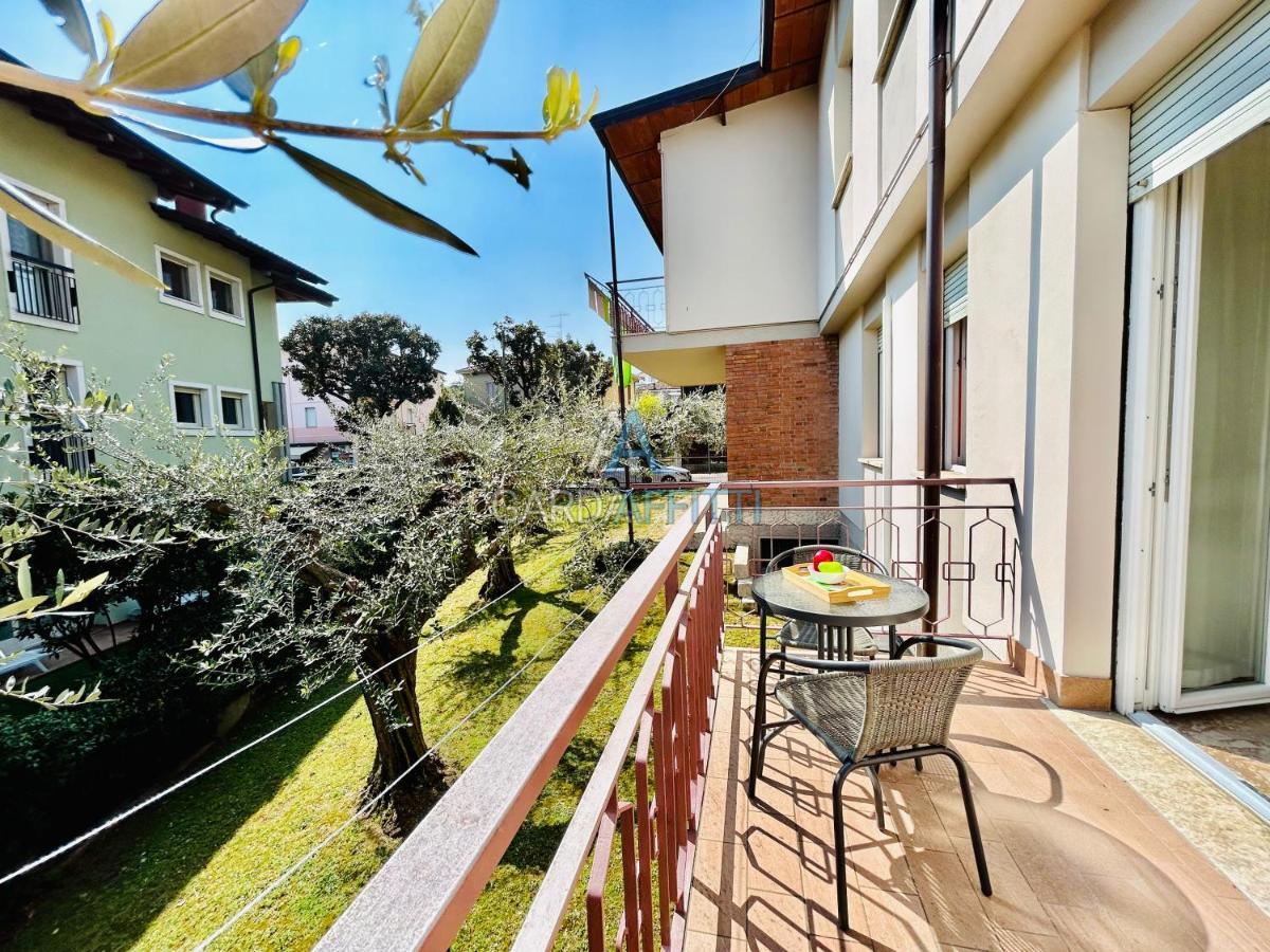Ares Apartment - Vicino Al Lago Di Garda E Alla Stazione Treno Десенцано дел Гарда Екстериор снимка