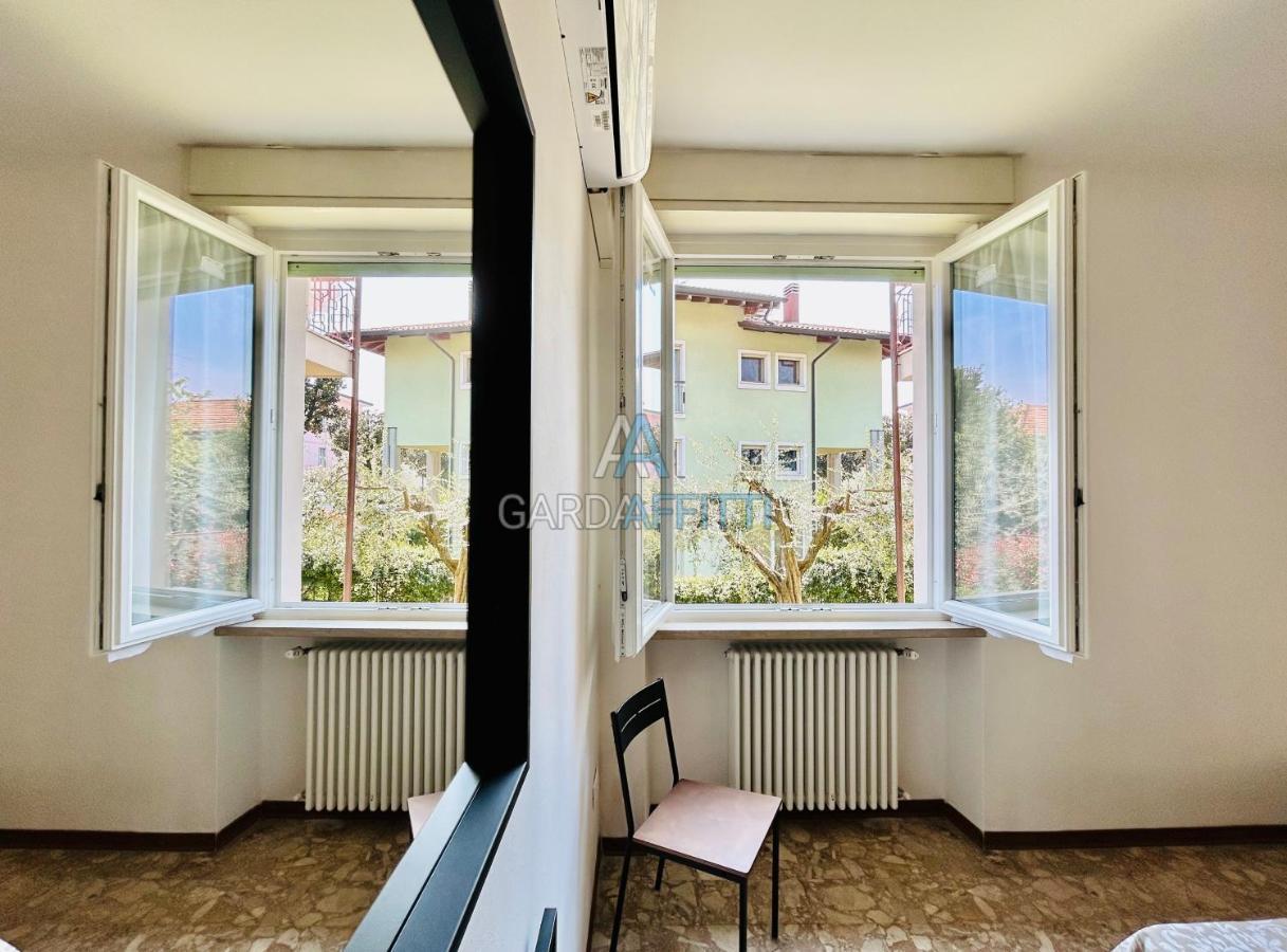 Ares Apartment - Vicino Al Lago Di Garda E Alla Stazione Treno Десенцано дел Гарда Екстериор снимка