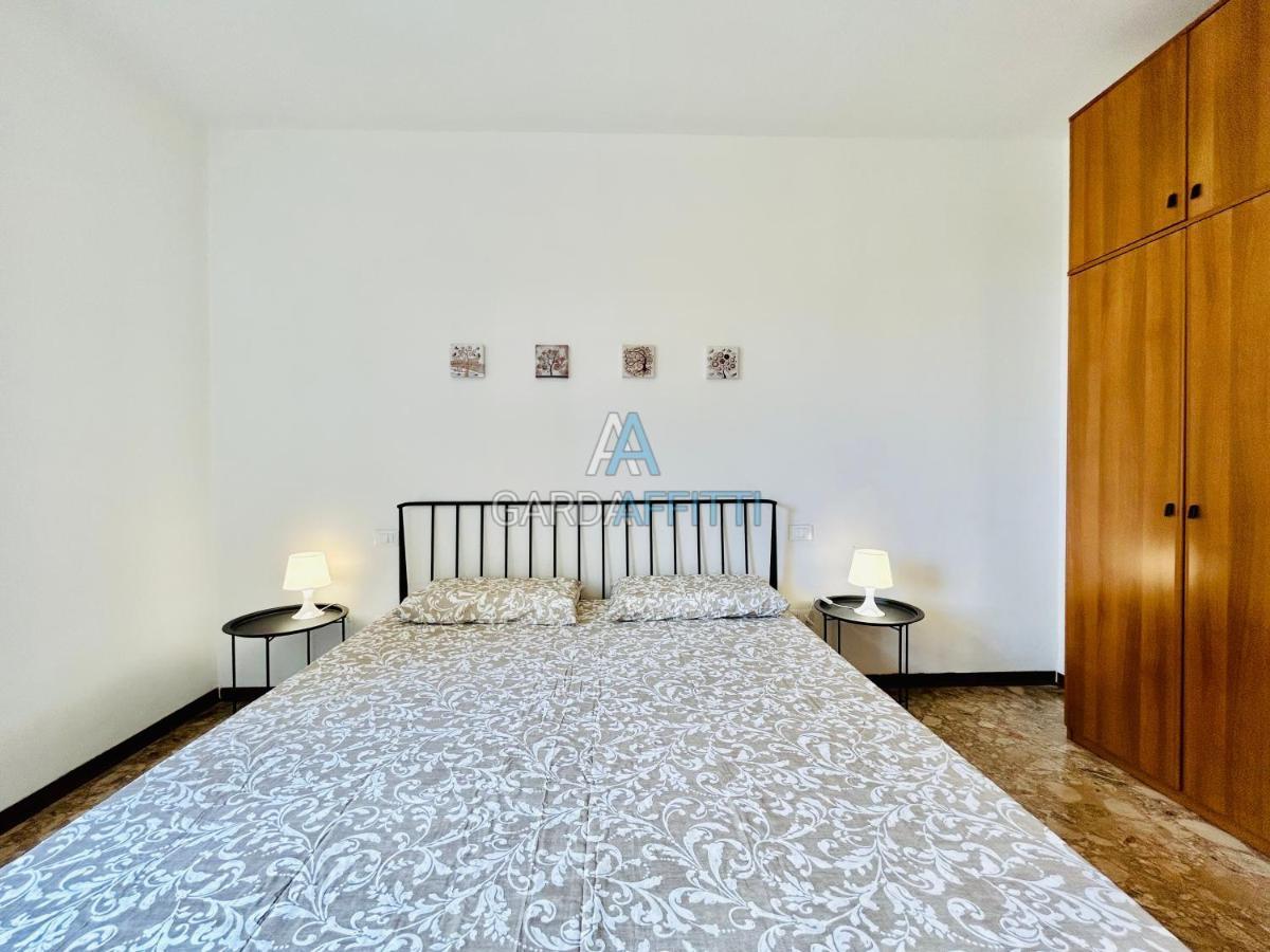 Ares Apartment - Vicino Al Lago Di Garda E Alla Stazione Treno Десенцано дел Гарда Екстериор снимка