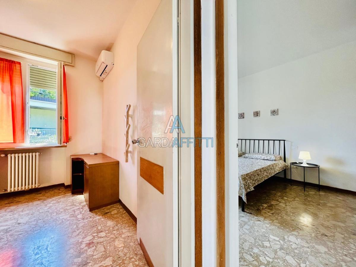 Ares Apartment - Vicino Al Lago Di Garda E Alla Stazione Treno Десенцано дел Гарда Екстериор снимка