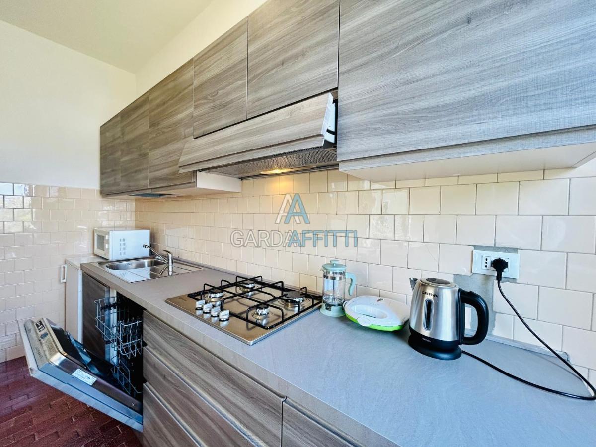 Ares Apartment - Vicino Al Lago Di Garda E Alla Stazione Treno Десенцано дел Гарда Екстериор снимка