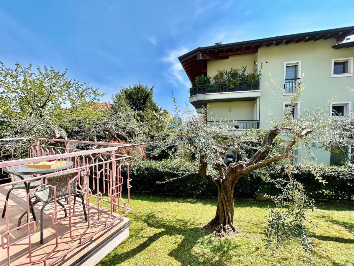 Ares Apartment - Vicino Al Lago Di Garda E Alla Stazione Treno Десенцано дел Гарда Екстериор снимка