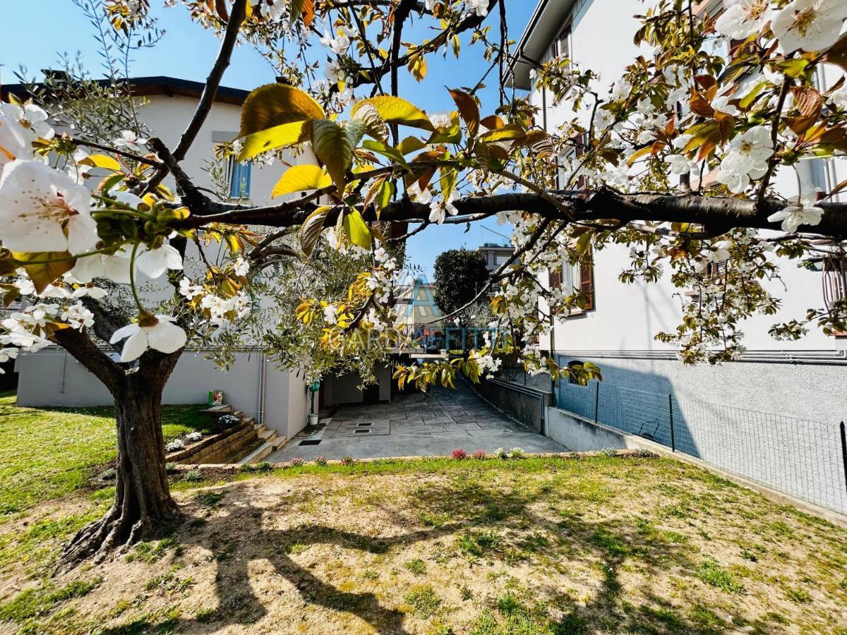 Ares Apartment - Vicino Al Lago Di Garda E Alla Stazione Treno Десенцано дел Гарда Екстериор снимка
