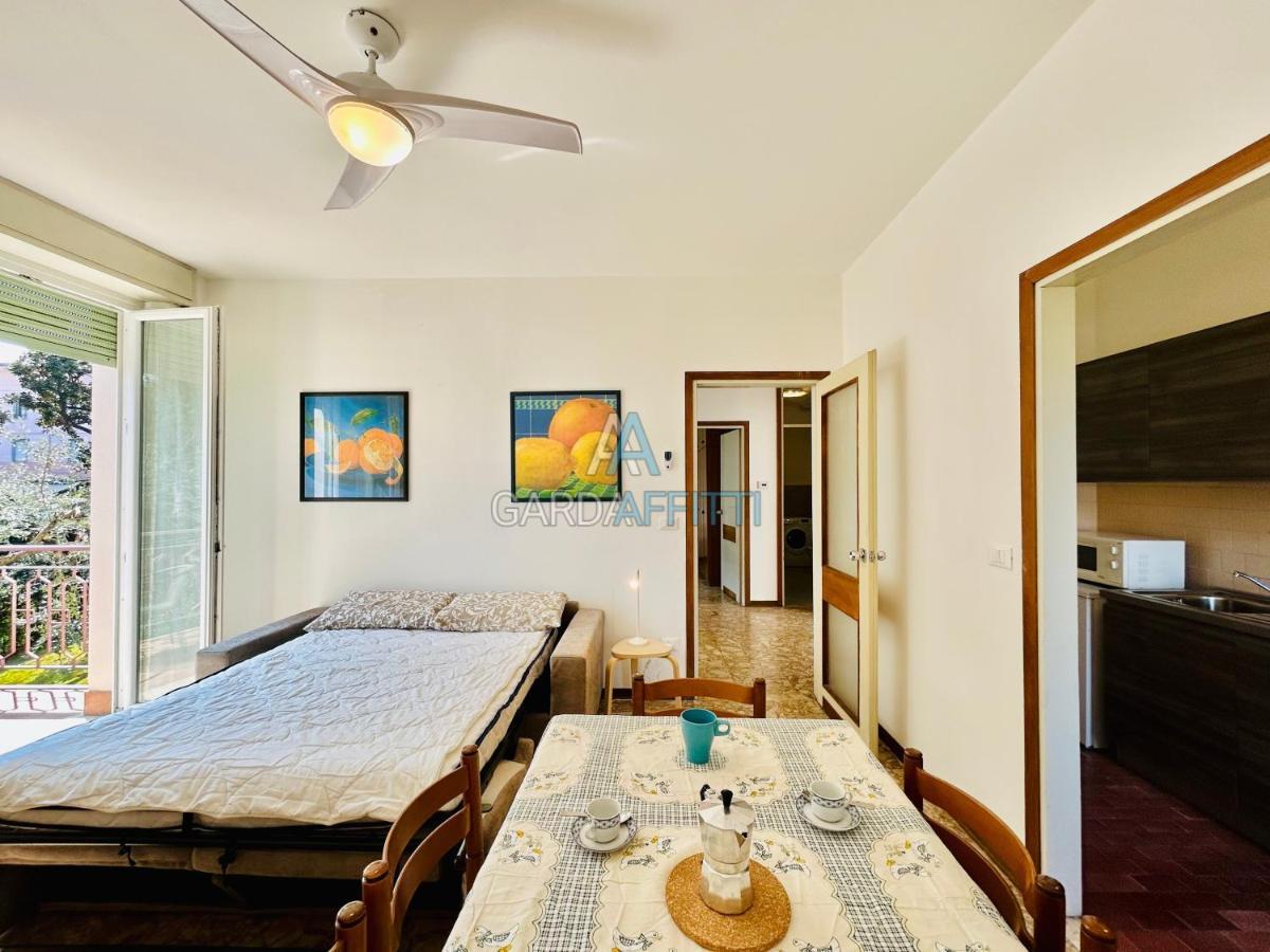 Ares Apartment - Vicino Al Lago Di Garda E Alla Stazione Treno Десенцано дел Гарда Екстериор снимка