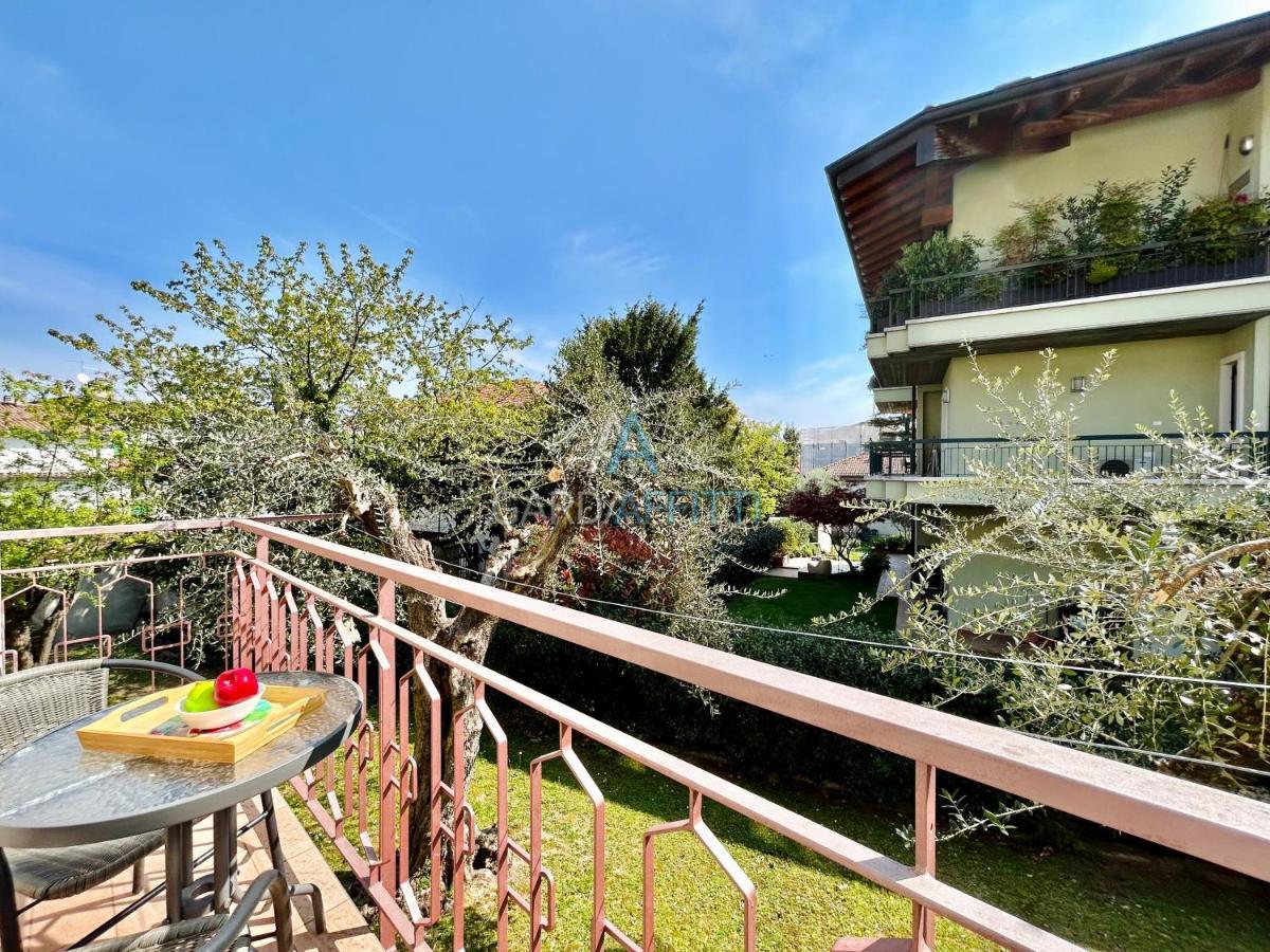 Ares Apartment - Vicino Al Lago Di Garda E Alla Stazione Treno Десенцано дел Гарда Екстериор снимка