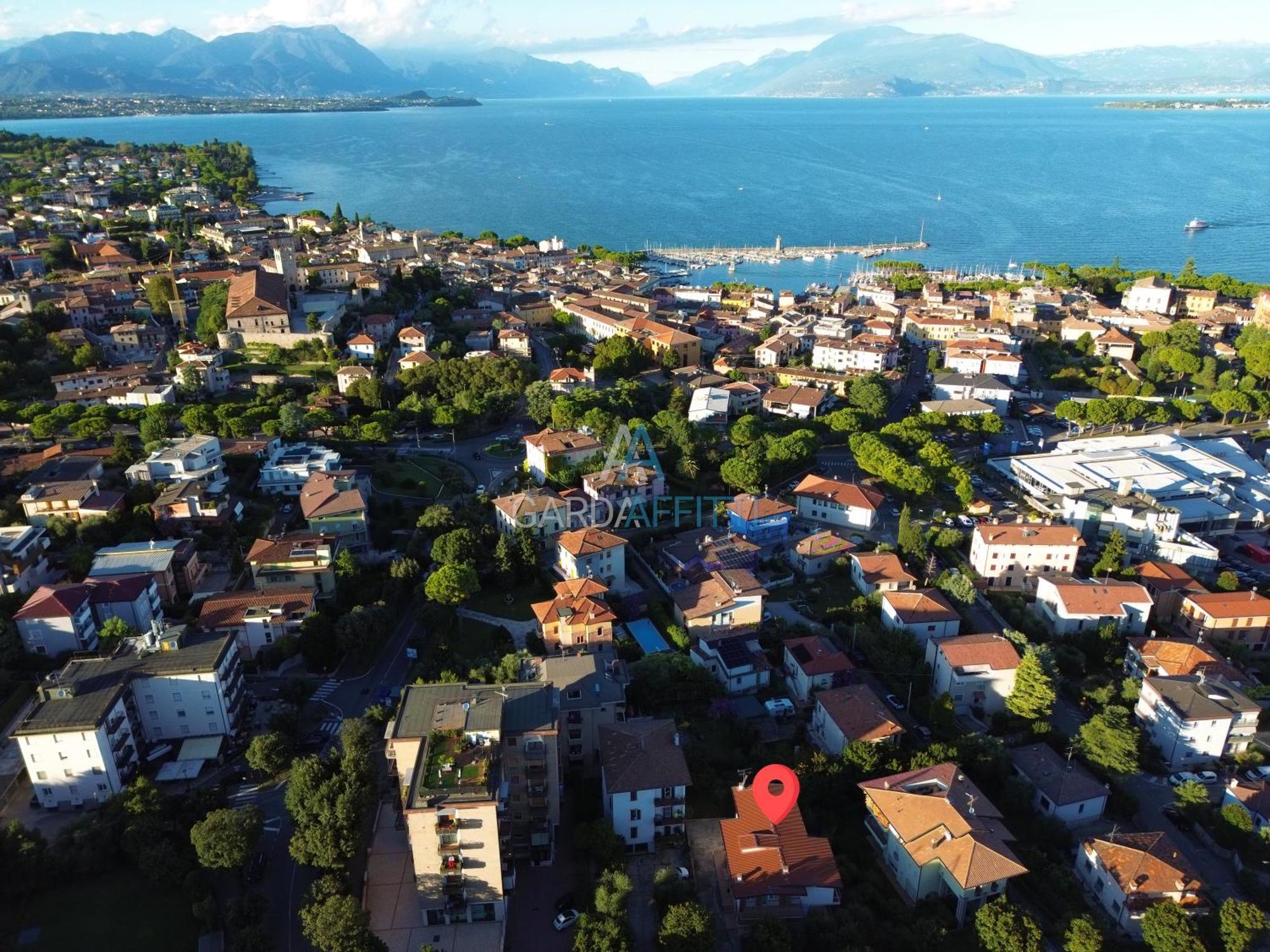 Ares Apartment - Vicino Al Lago Di Garda E Alla Stazione Treno Десенцано дел Гарда Екстериор снимка